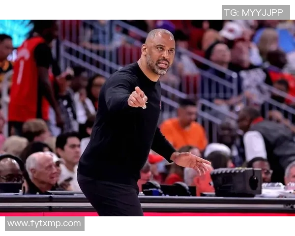 战术革新！新教练如何激活球星绯闻？