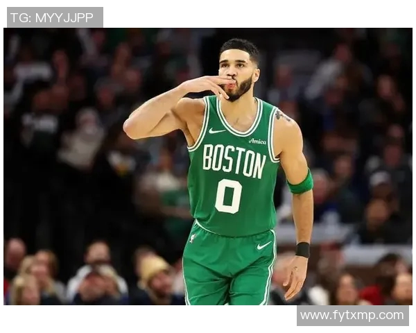 镜头捕捉：塔图姆赛场小动作引发热议